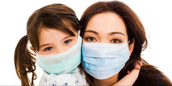 Đeo khẩu trang khi ra ngoài là cách phòng chống tái phát viêm phế quản