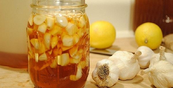 tỏi ngâm mật ong giúp giảm ho